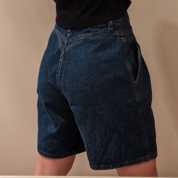 Vintage Chic 80's Denim High Rise Shorts with Yoke and Pleats - Picture 15 of 16